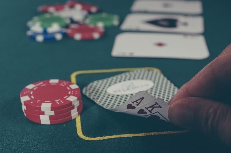 Γιατί να παίξει κανείς ζωντανό μπλάκτζακ σε ένα live διαδικτυακό καζίνο;